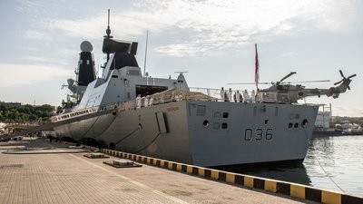 В Одесі відбулися тренування спецпризначенців на британському есмінці В Одесі відбулися тренування спецпризначенців на британському есмінці