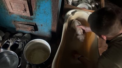 Готують суп під обстрілами і рятують цуценят: черкаський боєць про побут на фронті