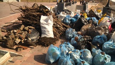 Житомиряни прибрали береги річки Тетерів у міському парку