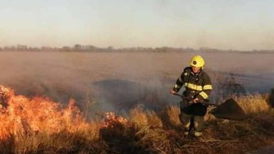 На Херсонщині рятувальники продовжують ліквідовувати пожежі На Херсонщині рятувальники продовжують ліквідовувати пожежі