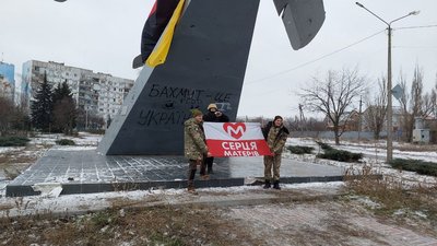 "Гукали їх до темряви". Кропивницькі волонтери вивозять з сіл, зруйнованих через війну, покинутих тварин