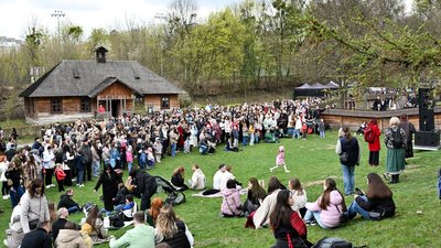 Шевченківський гай у Львові на Великдень