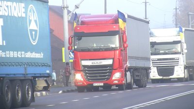 На Волині - страйк міжнародних перевізників. Пів сотні вантажівок їдуть на кордон На Волині - страйк міжнародних перевізників. Пів сотні вантажівок їдуть на кордон