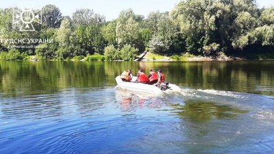 Пошуки тіла 20-річного хлопця у Десні Пошуки тіла 20-річного хлопця у Десні