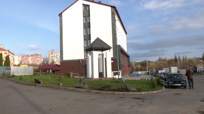 "Ганяють не зменшуючи швидкості": рівняни просять подбати про пішохідну доріжку