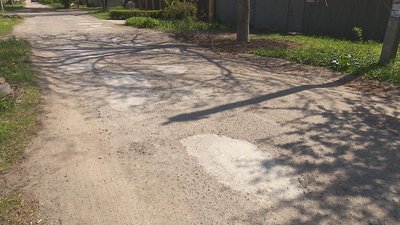 У Дніпрі місцеві жителі власноруч відремонтували внутрішньоквартальну дорогу У Дніпрі місцеві жителі власноруч відремонтували внутрішньоквартальну дорогу