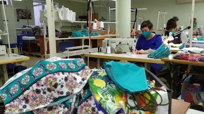 У Кропивницькому швейна фабрика почала шити захисні маски