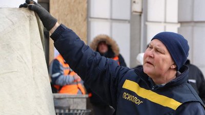 На вокзалі Дніпра рятувальники розгорнули додаткові пункти обігріву для людей На вокзалі Дніпра рятувальники розгорнули додаткові пункти обігріву для людей