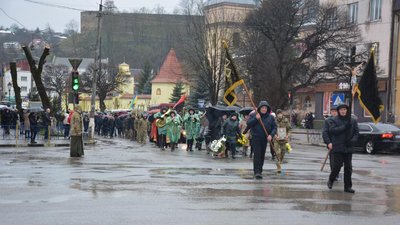На Тернопільщині попрощалися із трьома військовослужбовцями На Тернопільщині попрощалися із трьома військовослужбовцями