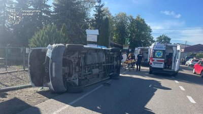Смертельна ДТП на Закарпатті: загинула 17-річна дівчина, ще семеро людей у лікарні
