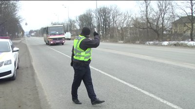 Вінницькі патрульні перевіряють перевізників та їх пасажирів на дотримання карантинних вимог Вінницькі патрульні перевіряють перевізників та їх пасажирів на дотримання карантинних вимог