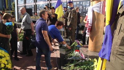 Хмельничани вшанували пам'ять полеглих на Сході воїнів