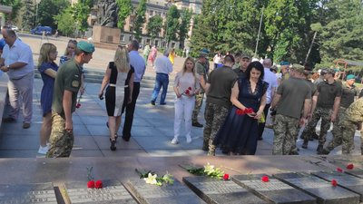 У Миколаєві відзначили День скорботи і вшанування пам'яті жертв війни У Миколаєві відзначили День скорботи і вшанування пам'яті жертв війни