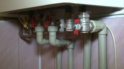 Тернополянин майже три місяці живе без водопостачання