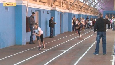 "Перевірити свої сили й показати здобутки за рік". У Дніпрі пройшла "Новорічна естафета" (ВІДЕО)