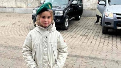 10-річна черкащанка передала 120 тисяч гривень на позашляховик для Держприкордонслужби 10-річна черкащанка передала 120 тисяч гривень на позашляховик для Держприкордонслужби