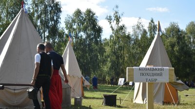 Козацькі намети на території музею Козацькі намети на території музею