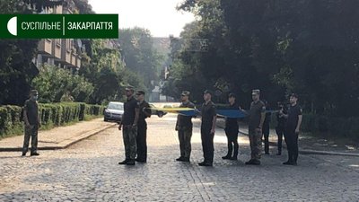 Державний Прапор України підняли на площі Народній в Ужгороді Державний Прапор України підняли на площі Народній в Ужгороді