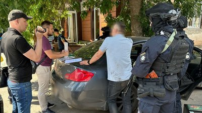 Втягнули у заняття проституцією 11 жінок. У Кривому Розі викрили ймовірних організаторів місць розпусти