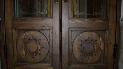 У Львові відреставрували старовинні двері-віяло У Львові відреставрували старовинні двері-віяло