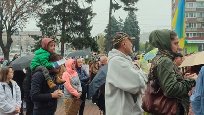 У Черкасах відбувся пікет під міськрадою У Черкасах відбувся пікет під міськрадою