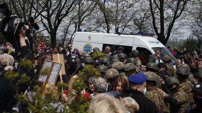 Затримання, сутички та радянська символіка. Як минуло 9 травня в Одесі