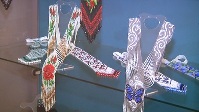 У житомирському Домі української культури відкрили виставку прикрас ручної роботи Ольги Качур