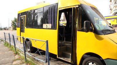 Пошкоджена обшивка у салоні – у Житомирі перевірили технічний стан автобусів, що курсують маршрутом №5 Пошкоджена обшивка у салоні – у Житомирі перевірили технічний стан автобусів, що курсують маршрутом №5