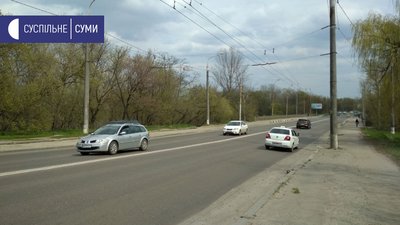 У Сумах на 40 хвилин зупинили рух на мосту через повідомлення про замінування У Сумах на 40 хвилин зупинили рух на мосту через повідомлення про замінування