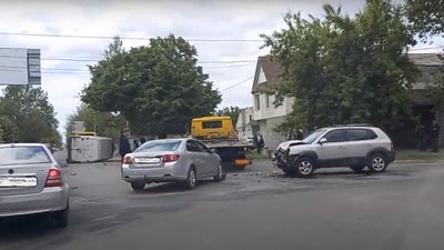 У Херсоні сталася ДТП за участі трьох автомобілів