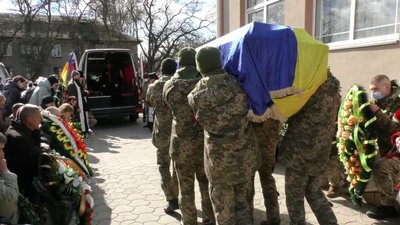 У Херсоні попрощались із бійцем Сергієм Моісєєнком, загиблим у зоні ООС У Херсоні попрощались із бійцем Сергієм Моісєєнком, загиблим у зоні ООС