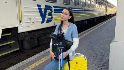 "Зараз я потрібна тут". Історія психологині з Києва, яка допомагає діткам у волонтерському центрі на Прикарпатті "Зараз я потрібна тут". Історія психологині з Києва, яка допомагає діткам у волонтерському центрі на Прикарпатті