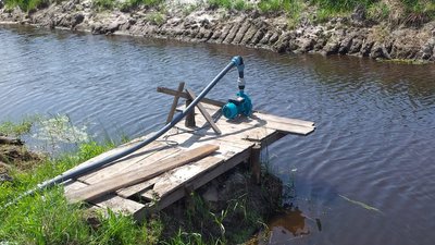 Помпу для забору води виявила Держекоінспекція біля річки на Рівненщині
