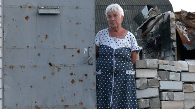 Три місяці живе в гаражі: історія жительки Чернігова, чий будинок зруйнували росіяни