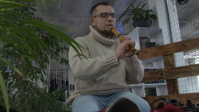 Черкащанин грає на 15 музичних інструментах Черкащанин грає на 15 музичних інструментах