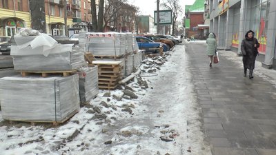 Ділянка тротуарту та велодоріжки на вулиці Соборності, які мають доремонтувати