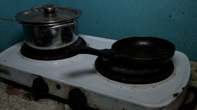 "Все переживемо, аби був мир": як живуть пенсіонерки без світла в прикордонні Чернігівщини "Все переживемо, аби був мир": як живуть пенсіонерки без світла в прикордонні Чернігівщини