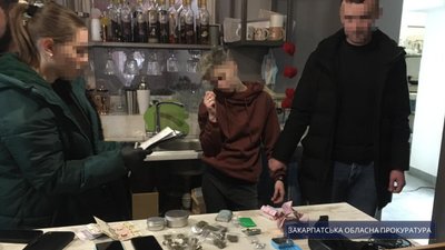 Домашній арешт: жінці, яка продавала в Ужгороді метамфетамін, обрали запобіжний захід