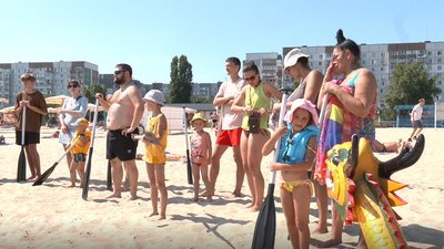 Плавали на "Драконі", щоб зібрати гроші на ЗСУ: у Черкасах відбулося доброчинне тренування