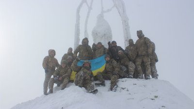 Коломийські авіатори у Карпатах підкорили гору Хом’як