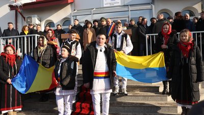 У Чернівецькій області на кордоні з Румунією відкрили пункт пропуску "Дяківці" У Чернівецькій області на кордоні з Румунією відкрили пункт пропуску "Дяківці"
