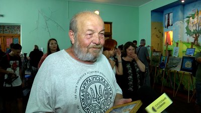 Культурний фронт у тилу: у Житомирі майстри продають вироби, аби зібрати гроші для ЗСУ Культурний фронт у тилу: у Житомирі майстри продають вироби, аби зібрати гроші для ЗСУ
