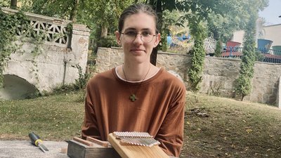 18-річний житомирянин виготовляє африканські музичні інструменти 18-річний житомирянин виготовляє африканські музичні інструменти