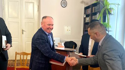 Стародрук, який хотіли вивезти двоє жителів Тернопільщини, передали в національну бібліотеку Стародрук, який хотіли вивезти двоє жителів Тернопільщини, передали в національну бібліотеку