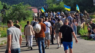 На Закарпатті попрощалися із полеглим на війні Миколою Веклюком На Закарпатті попрощалися із полеглим на війні Миколою Веклюком