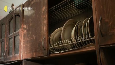 Як демонтували шафу з півником, яка стане експонатом Музею революції гідності Як демонтували шафу з півником, яка стане експонатом Музею революції гідності