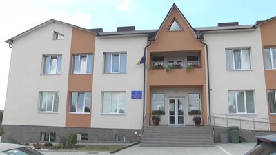 На Тернопільщині секретарка повідомила в поліцію, що голова громади її вдарив