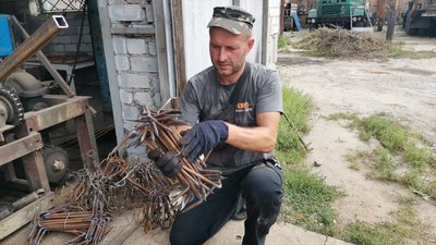 З балонів та арматури: ковалі з Полтавщини виготовляють для військових обігрівачі З балонів та арматури: ковалі з Полтавщини виготовляють для військових обігрівачі