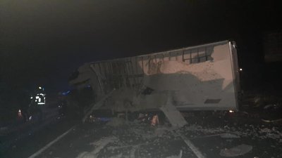 На Рівненщині зіткнулись п'ять машин, є загиблий. Траса у бік Львова заблокована На Рівненщині зіткнулись п'ять машин, є загиблий. Траса у бік Львова заблокована
