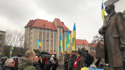 Урочиста хода та віче. У Франківську відзначили 113 річницю з дня народження Бандери Урочиста хода та віче. У Франківську відзначили 113 річницю з дня народження Бандери